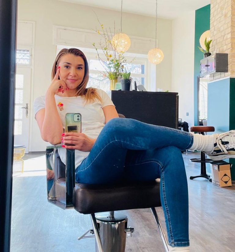 Cut & Color Toni